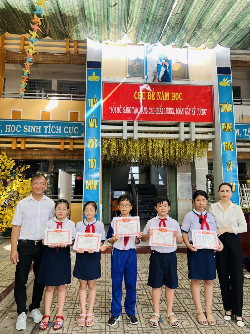 Trường Tiểu học Hồ Văn Mên