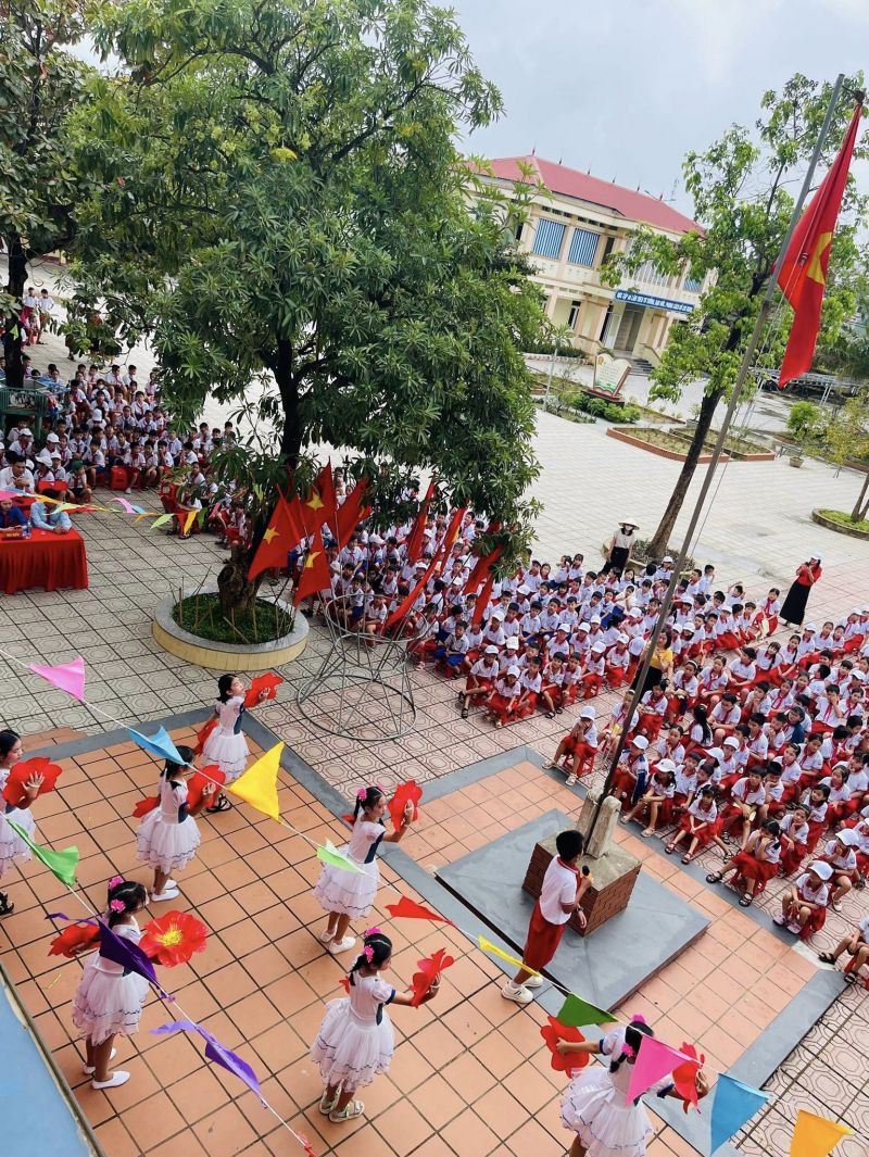 Trường Tiểu học Lê Hồng Phong