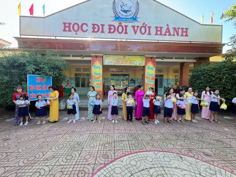 Trường tiểu học Nguyễn Hữu Cảnh