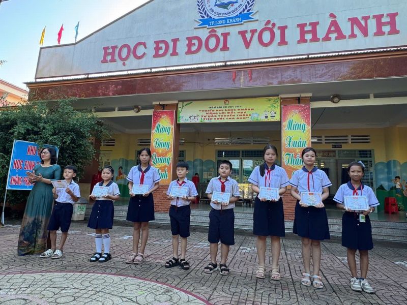 Trường tiểu học Nguyễn Hữu Cảnh
