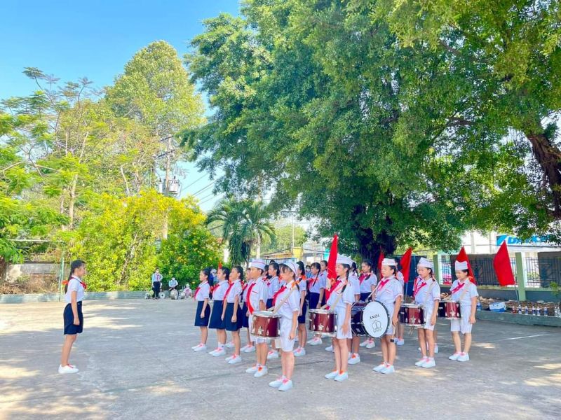 Trường Tiểu học Phú Long