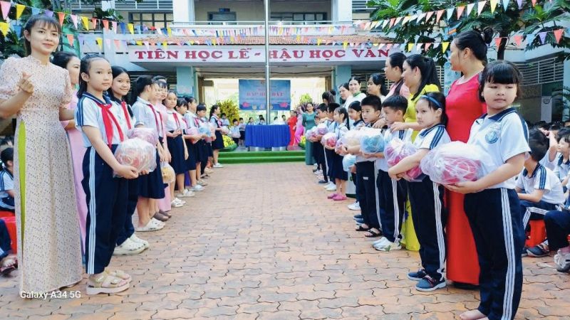 Trường Tiểu học Tân Bình