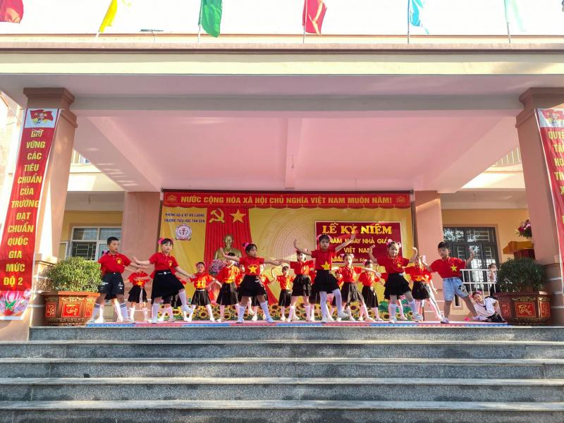 Trường Tiểu học Tân Sơn