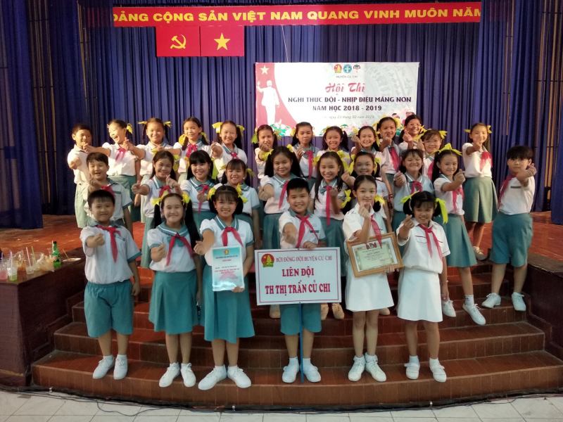 Các em học sinh của trường Tiểu học thị trấn Củ Chi