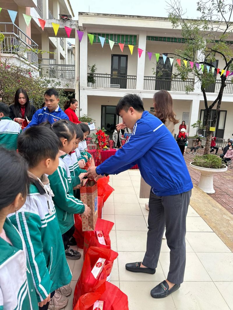 Trường Tiểu học Võng La