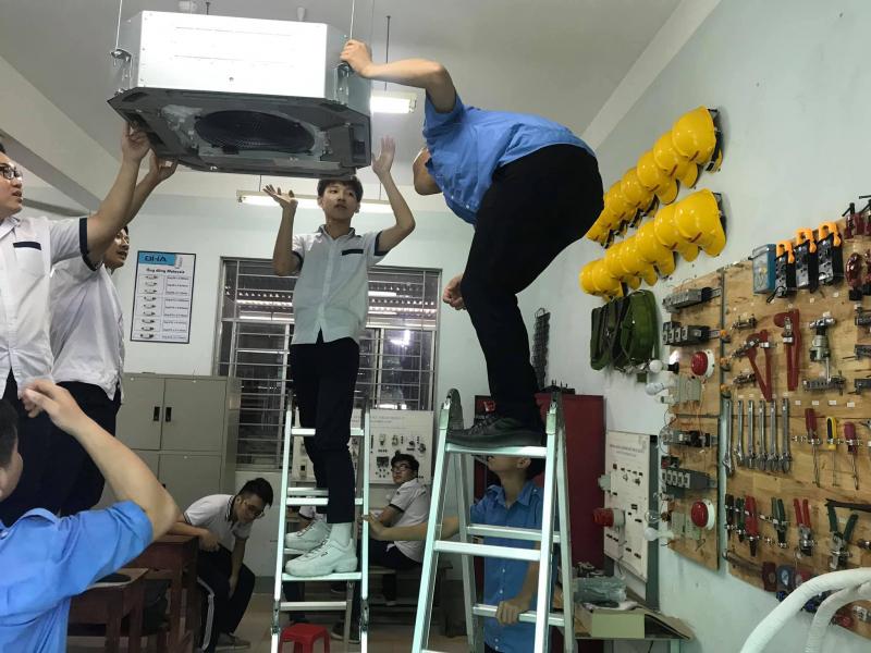 Trường trung cấp kinh tế kỹ thuật quận 12