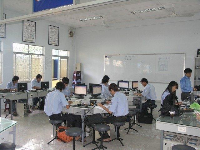 Trường luôn cố gắng tạo một không gian học tập tốt nhất cho học viên.