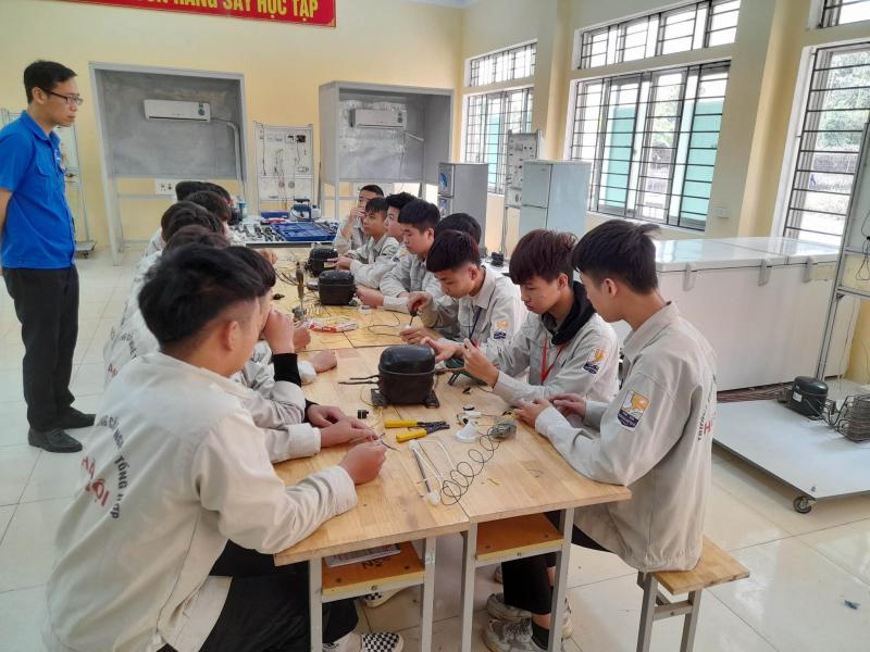 Trường trung cấp nghề tổng hợp Hà Nội