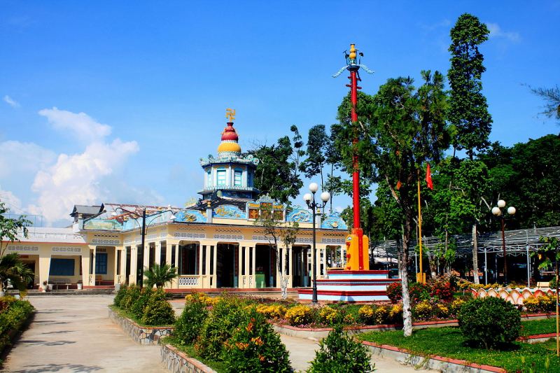 Chùa Tam Bửu tọa lạc tại thị trấn Ba Chúc, huyện Tri Tôn, tỉnh An Giang, cách núi Tượng khoảng 200 mét. Chùa do Ngô Lợi, một người dân yêu nước trong phong trào Cần Vương, và là Giáo chủ đạo Hiếu Nghĩa, đã cùng với tín đồ xây dựng vào ngày 26 tháng 6 năm 1882