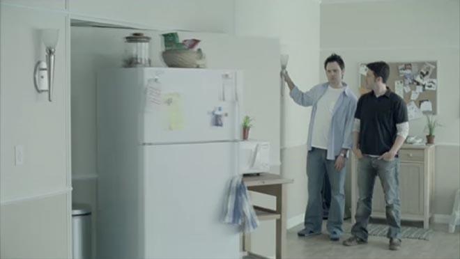 Gạt cần! Và đó là tủ lạnh bí mật.