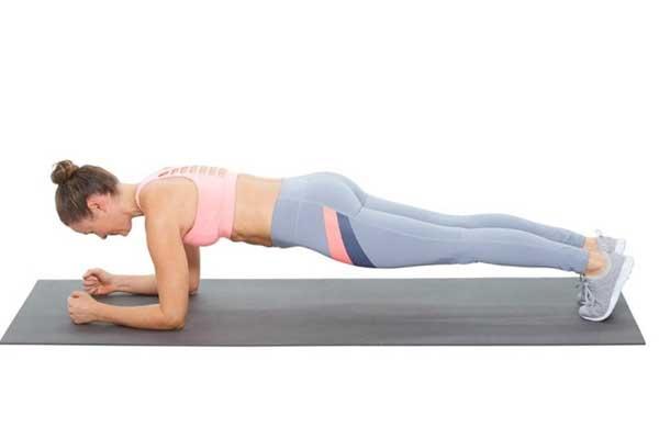 Tư thế chống đẩy hoặc Plank cơ bản