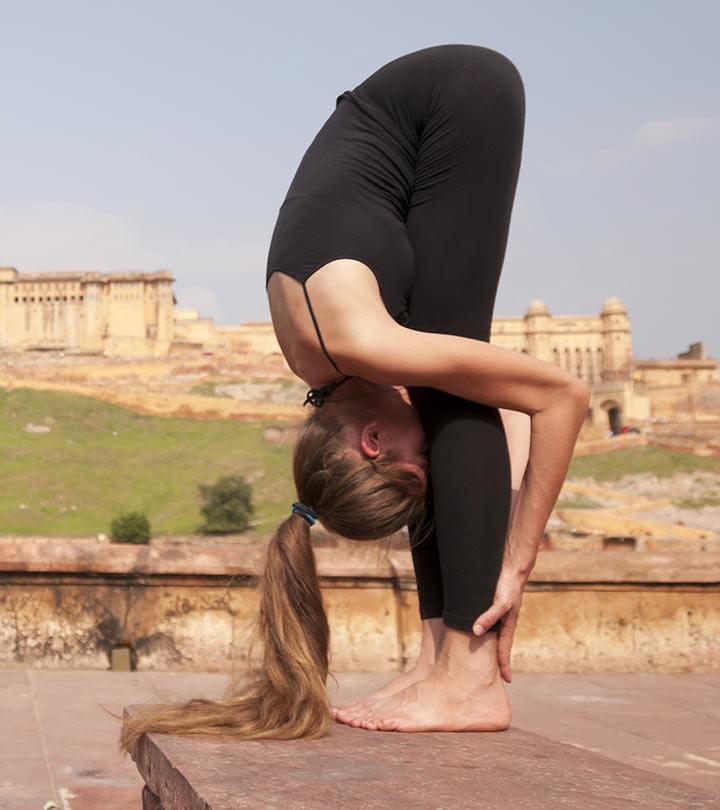Tư thế Padahastasana (Cúi gập người khi đứng)