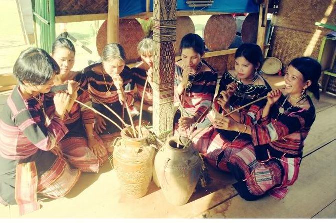 Tục uống rượu cần ở Tây Nguyên