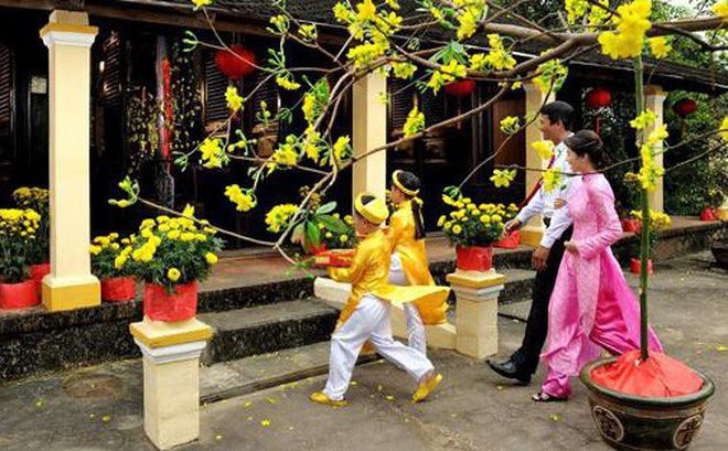 Phòng tục xông đất đầu năm mới