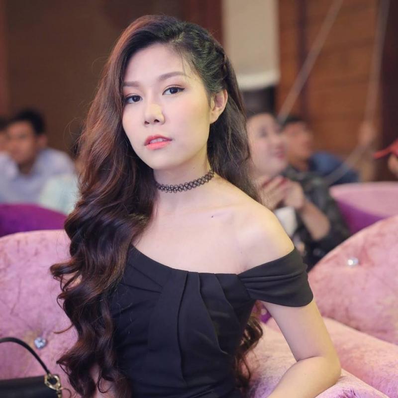 Cô được biết đến với vai trò là một nhà văn, đồng thời còn là một doanh nhân thành đạt.