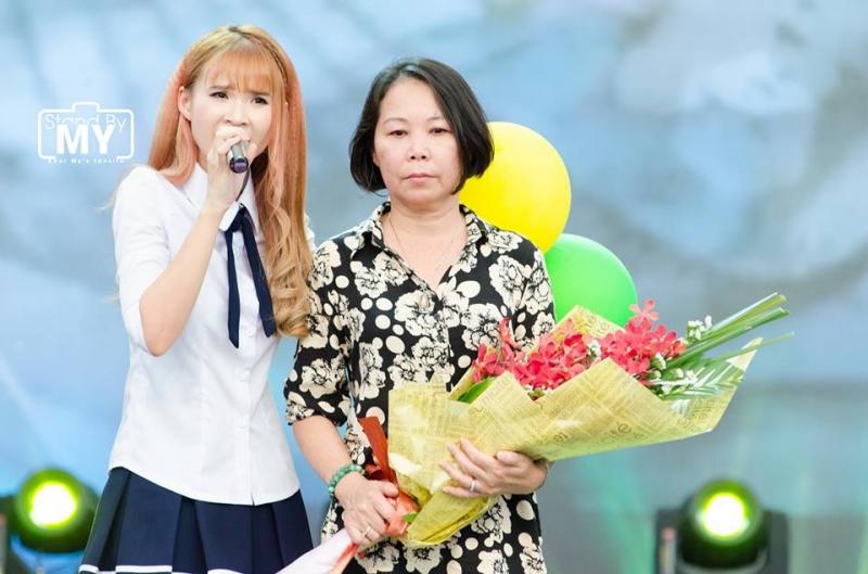 Từng quỳ xuống xin lỗi mẹ