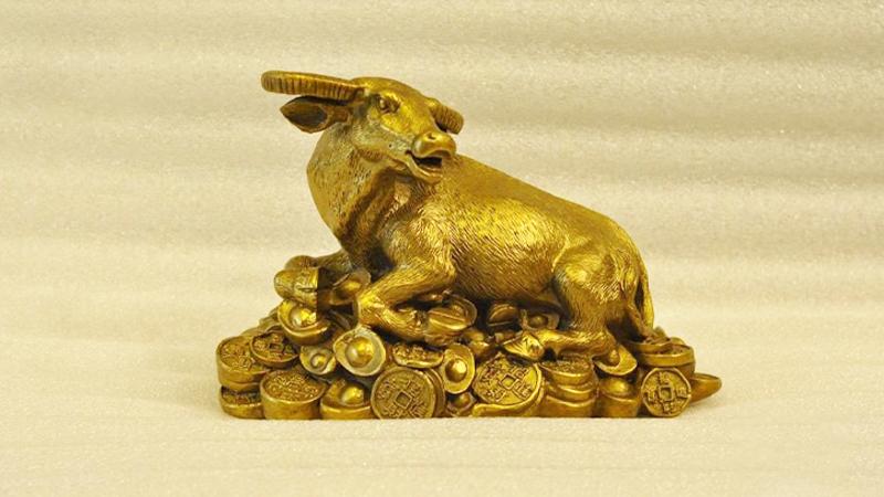 Tượng Trâu phong thủy cho người tuổi Dậu