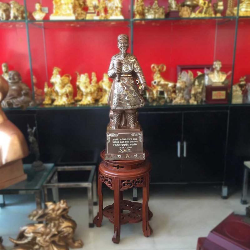 Tượng đồng Trần Quốc Tuấn