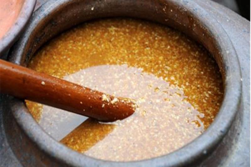 Trong quá trình ủ phải khuấy tương