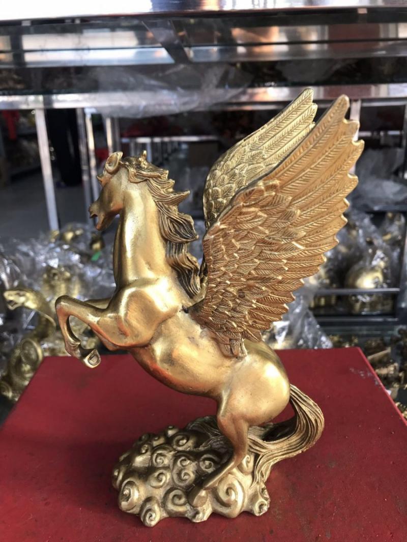 Tượng ngựa có cánh