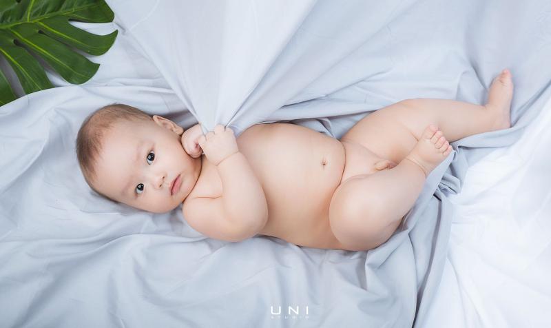 Mỗi bức ảnh đều ghi ại những hình ảnh ngộ nghĩnh đáng yêu tự nhiên của các bé