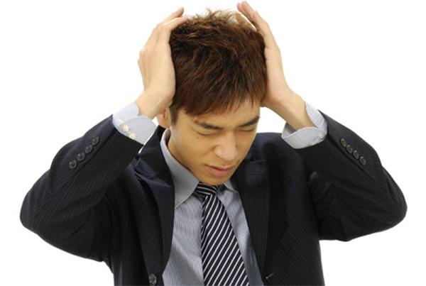 Uống cà phê làm gây đau đầu và căng thẳng khi làm việc