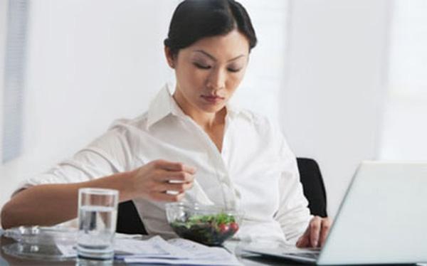 Uống ít nước sẽ ảnh hưởng tới chức năng hoạt động của các cơ quan trong cơ thể