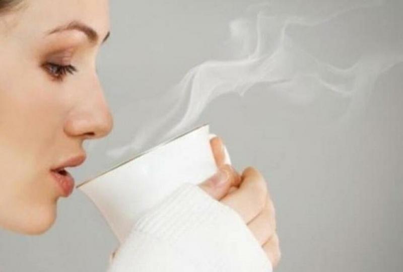 Uống nước ấm khi ngủ