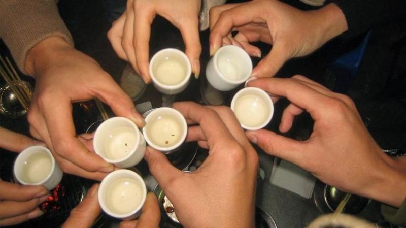 Uống chậm, từ tốn để hạn chế cơn say hiệu quả