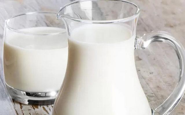 Bạn nên uống một ly sữa ấm trước khi ngủ