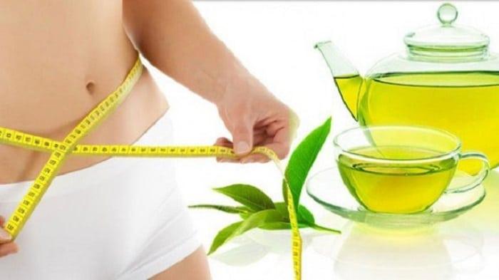 Uống trà xanh vào buổi sáng để giảm cân