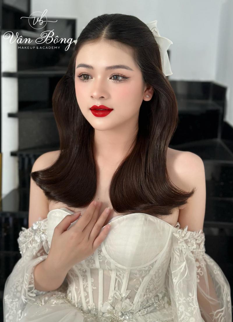 Vân Bông Makeup Academy
