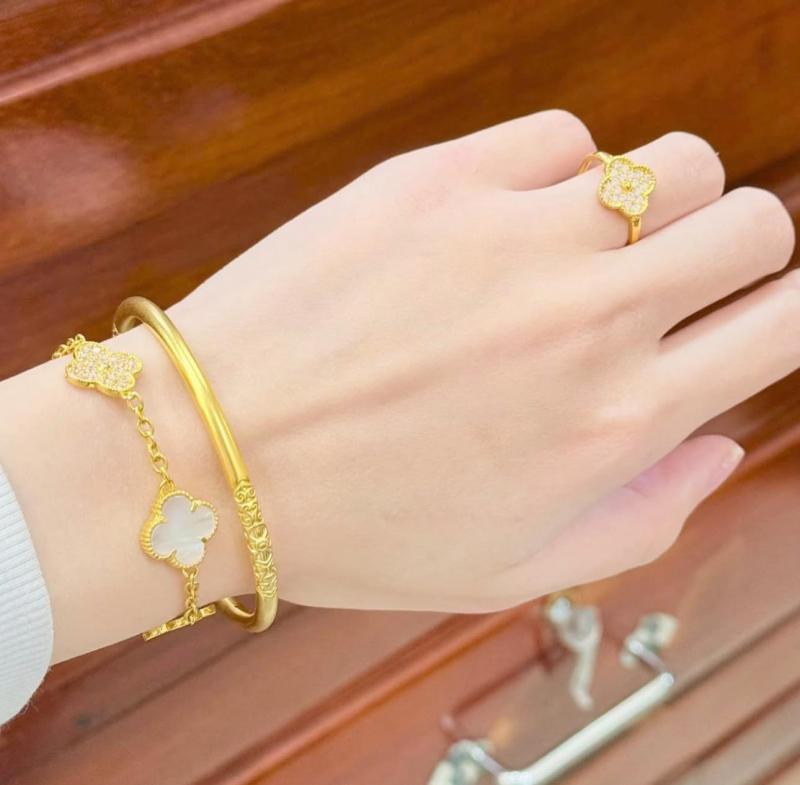 Vàng Bạc Thâu Thiết