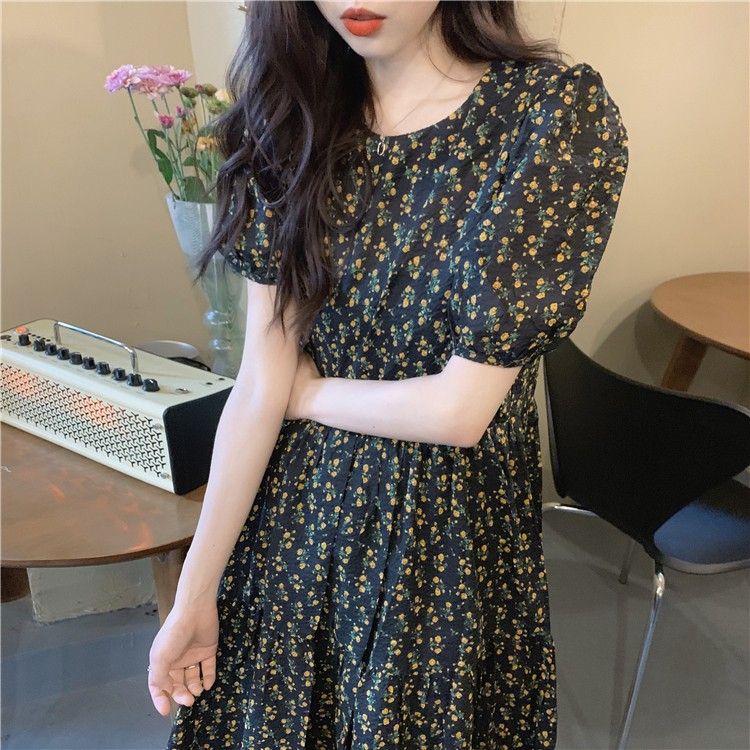 Váy babydoll họa tiết vintage hợp màu da