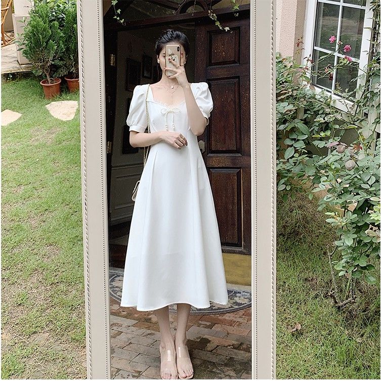 Váy liền thân dáng xòe