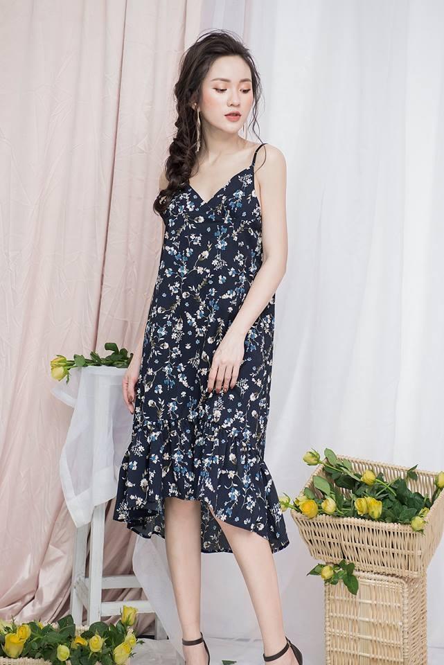 Maxi 2 dây hoa nhí giúp các nàng nổi bật với những bức ảnh dưới nắng
