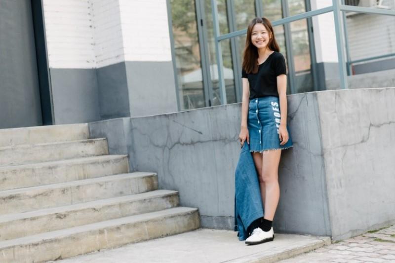 Váy ngắn trên đầu gối