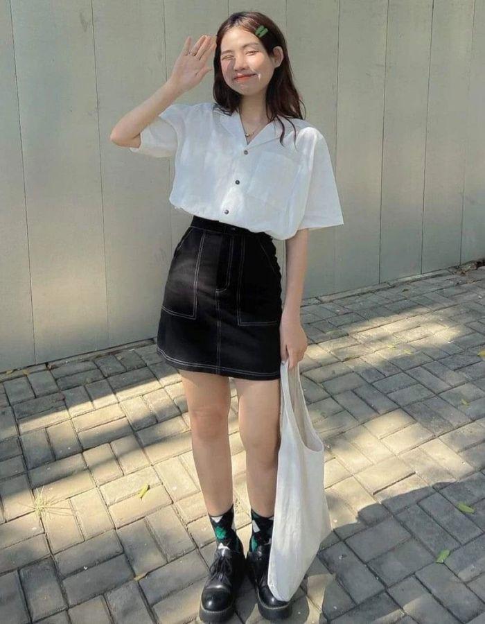 Váy ngắn và áo sơ mi dáng suông