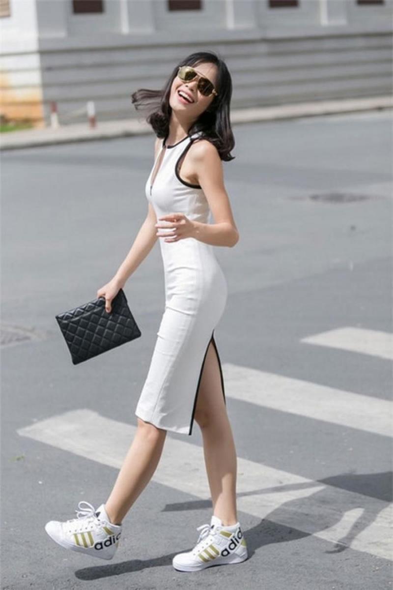 Giày sneaker mix với váy body cũng khiến nhiều người mê mẩn