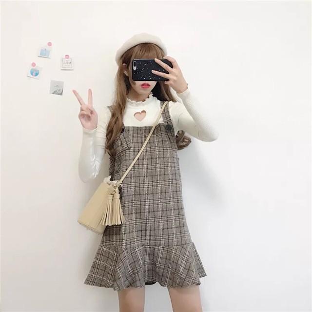 Váy yếm đuôi cá và áo thun tay dài