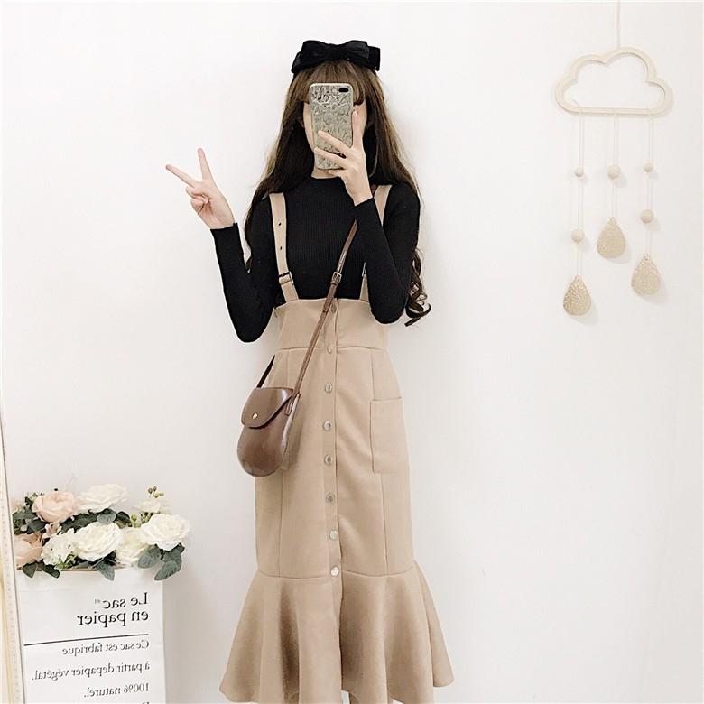 Váy yếm đuôi cá và áo thun tay dài