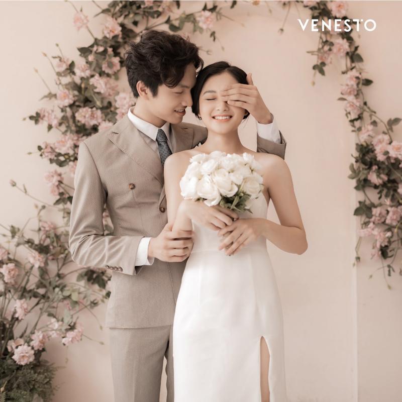 Venesto chủ đích tạo ra những bộ vest mang nét đàn ông, trưởng thành và tinh tế cho người mặc