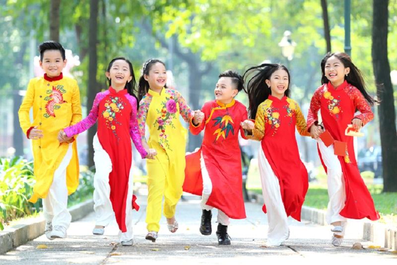 Vì sao tết mặc quần áo mới?