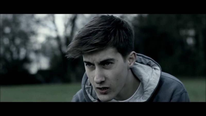 Chàng trai trẻ phải đối mặt với Slender Man