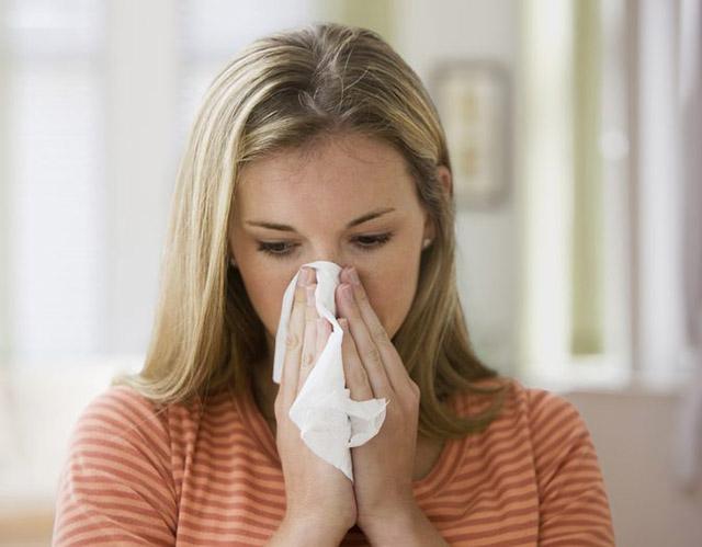 Viêm mũi gây hắt hơi, chảy nước mũi nhiều