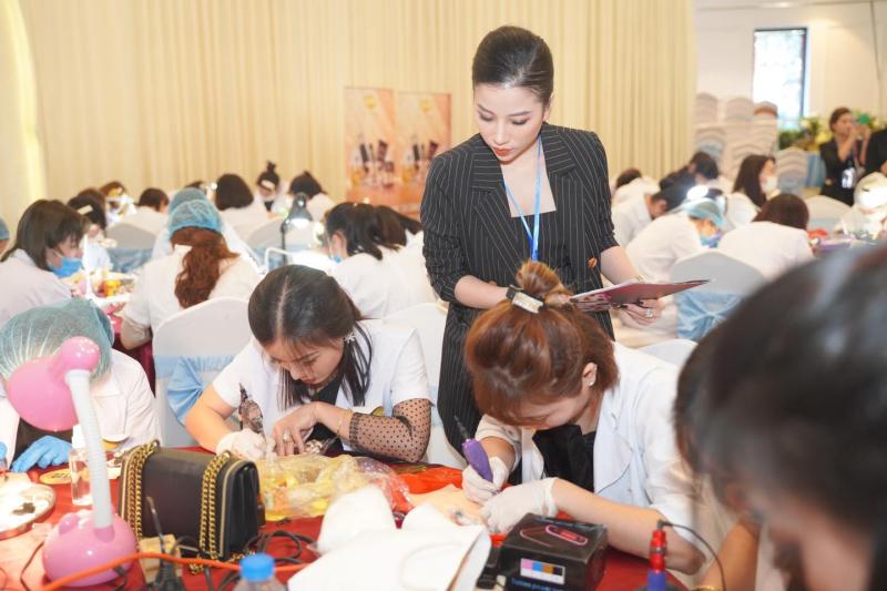 Viện Thẩm Mỹ Công nghệ cao Hellen﻿