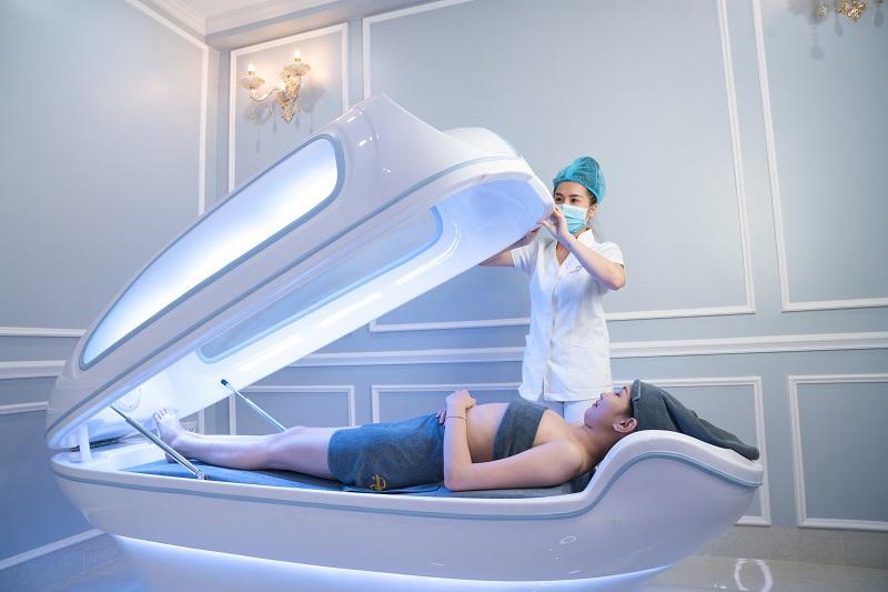Tắm trắng phi thuyền là một trong những phương pháp làm đẹp hiện đại được ứng dụng tại đây