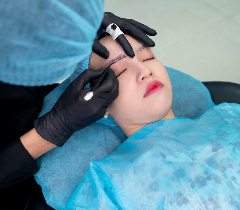 Điêu khắc chân mày sắc nét, tô điểm cho khuôn mặt