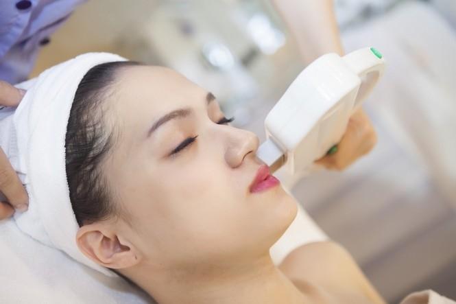 Khách hàng trị nám tại Viện thẩm mỹ Văn Trường