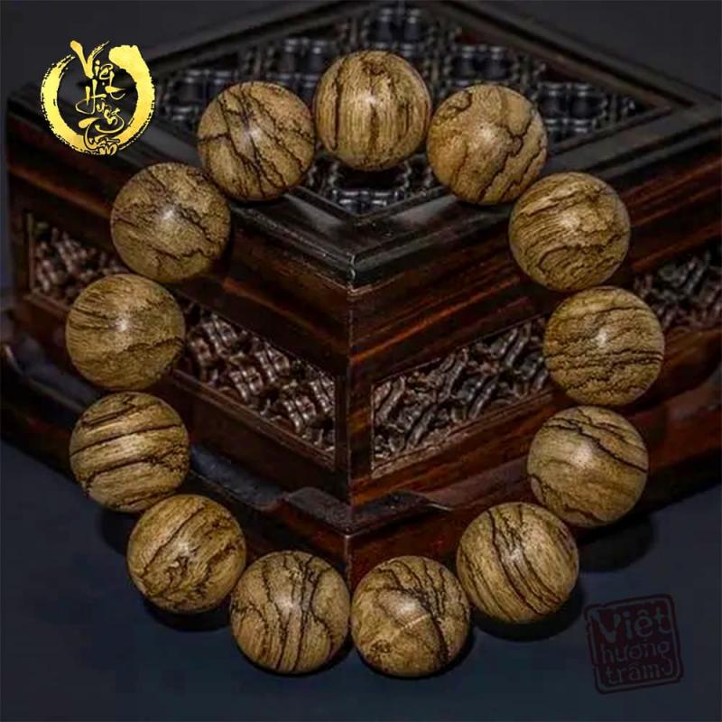 Việt Hương Trầm
